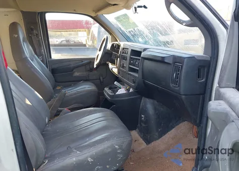 2008 Chevrolet Express Work Van z USA, uszkodzony, nr VIN 1GCGG25C281111048